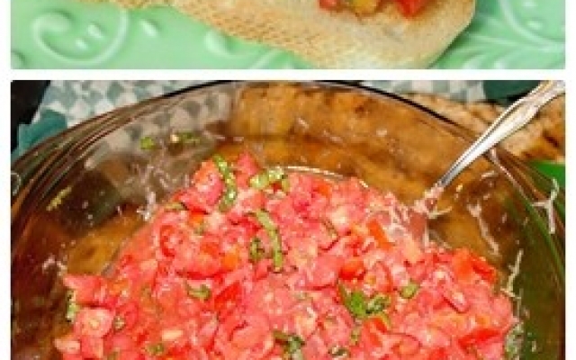 Bruschetta with garlic crostini Another great recipe from a good blog I will post the source at the end of article. This looks AMAZI...